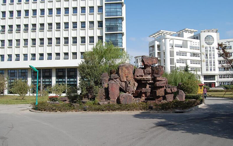 学院假山