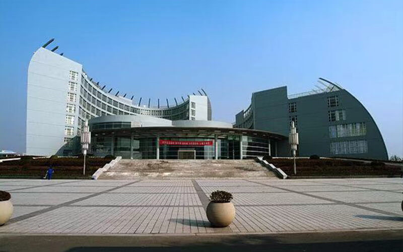 校园正面图