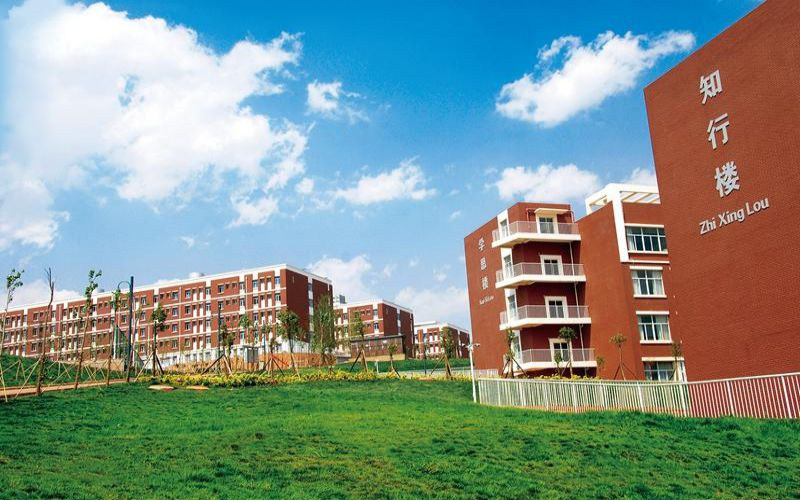 云南大学滇池学院首页