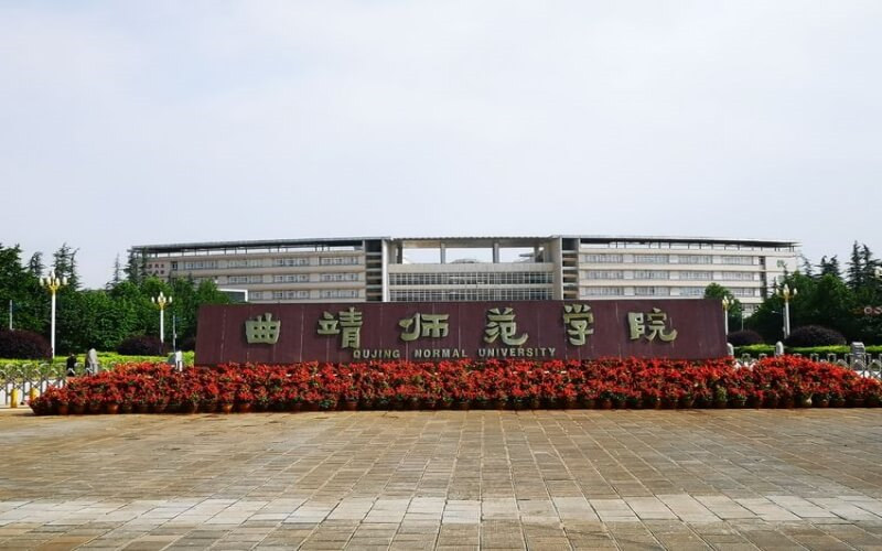 校园门口