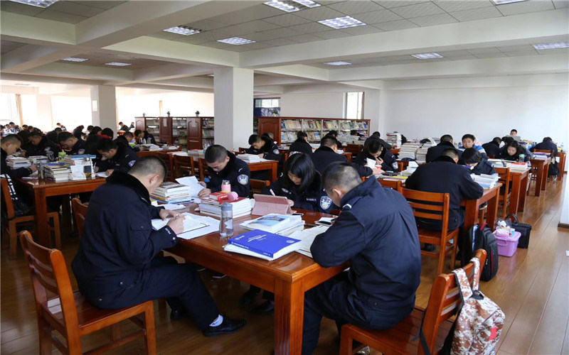 校园图书馆