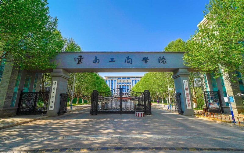 校园门口