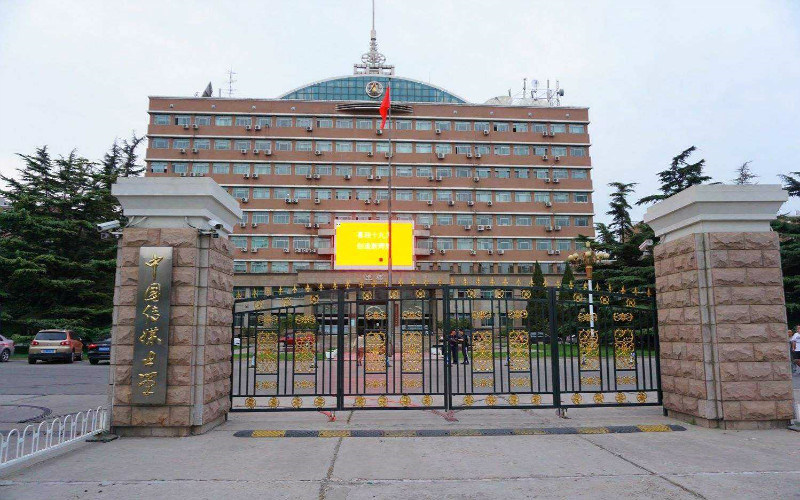 大学门口
