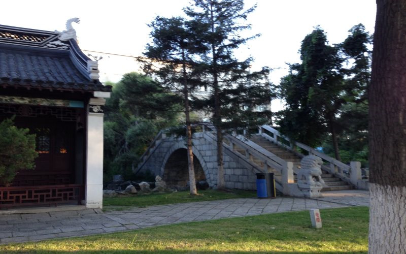 校园小桥