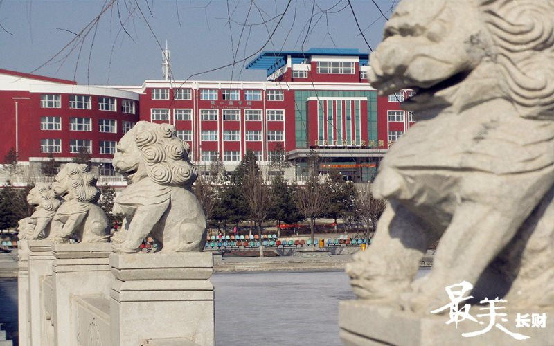 学院石狮子
