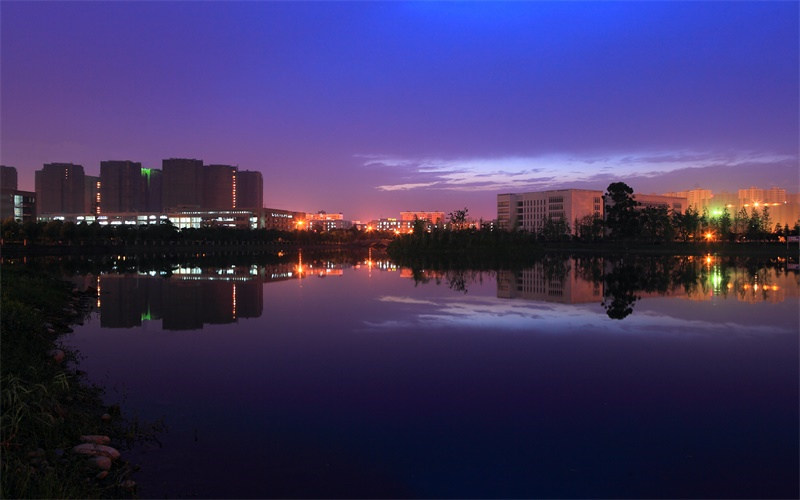 校园夜景