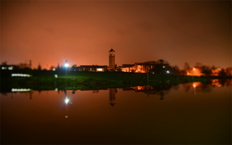 校园夜景