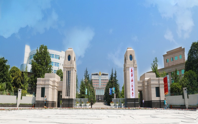 校园门口