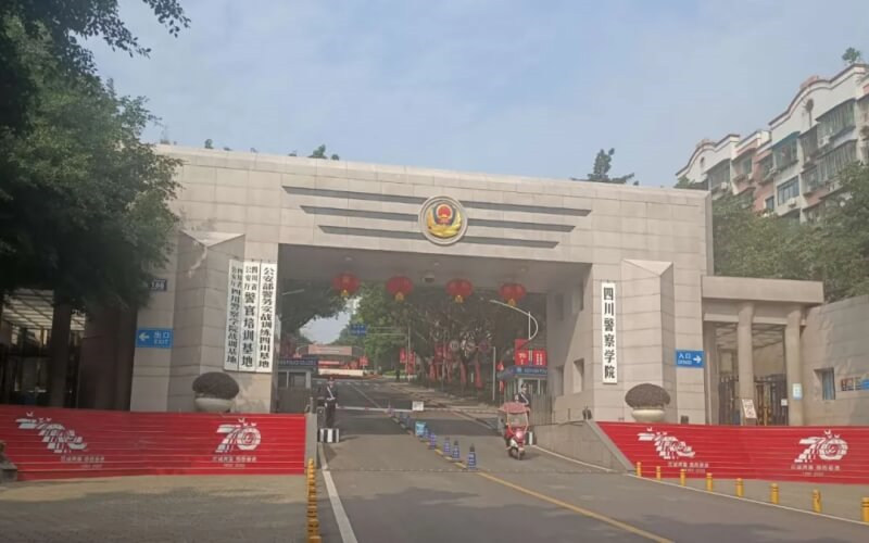 校园门口