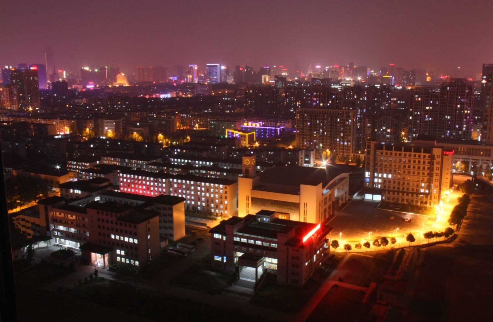 学院夜景