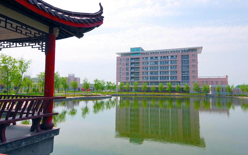 学院倒影