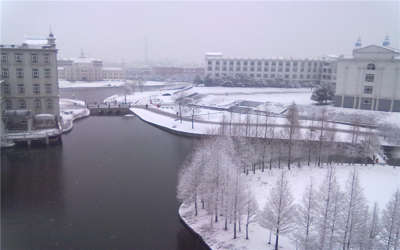 学院冬景