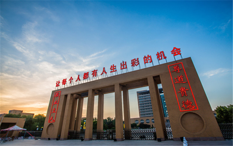校园门口