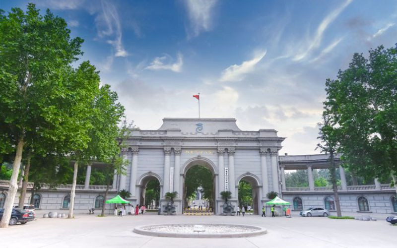 山东圣翰财贸职业学院首页