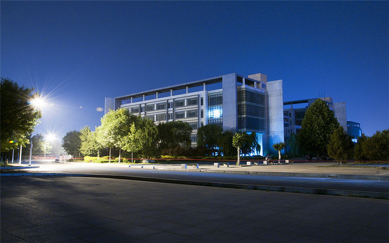 校园夜景