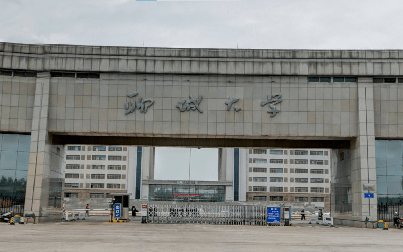校园门口