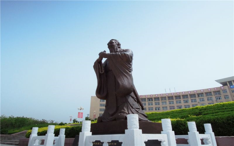 校园石像