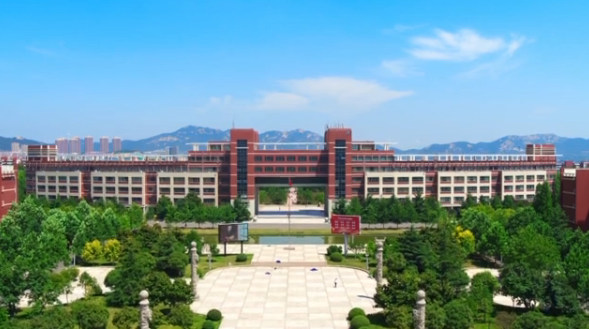 校园正面图
