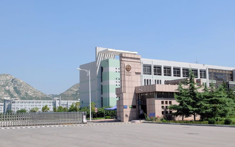 校园门口