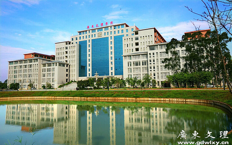 学院倒影