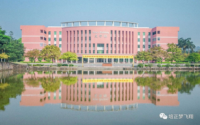 学院倒影