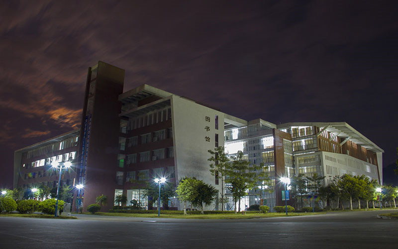 学院夜景