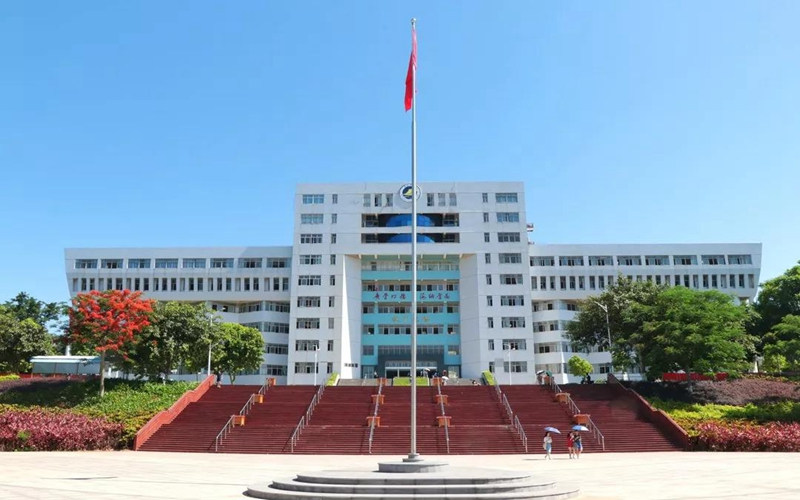 校园正面图