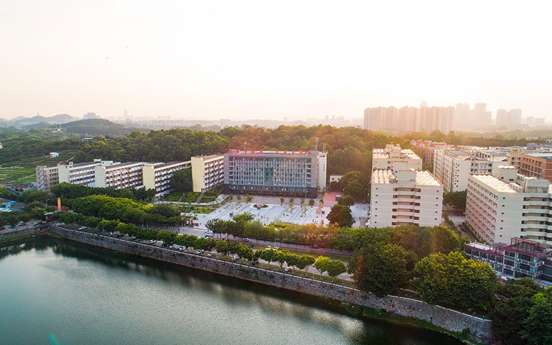 俯瞰学院