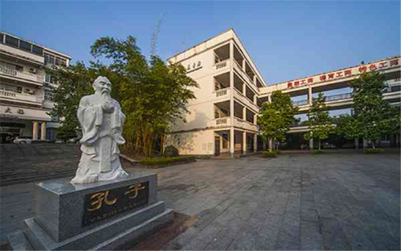 孔子石像