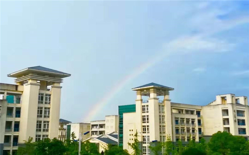 雨后校园