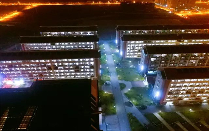 校园夜景