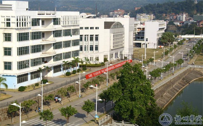 俯瞰学院