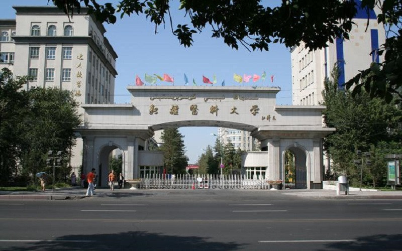 校园门口