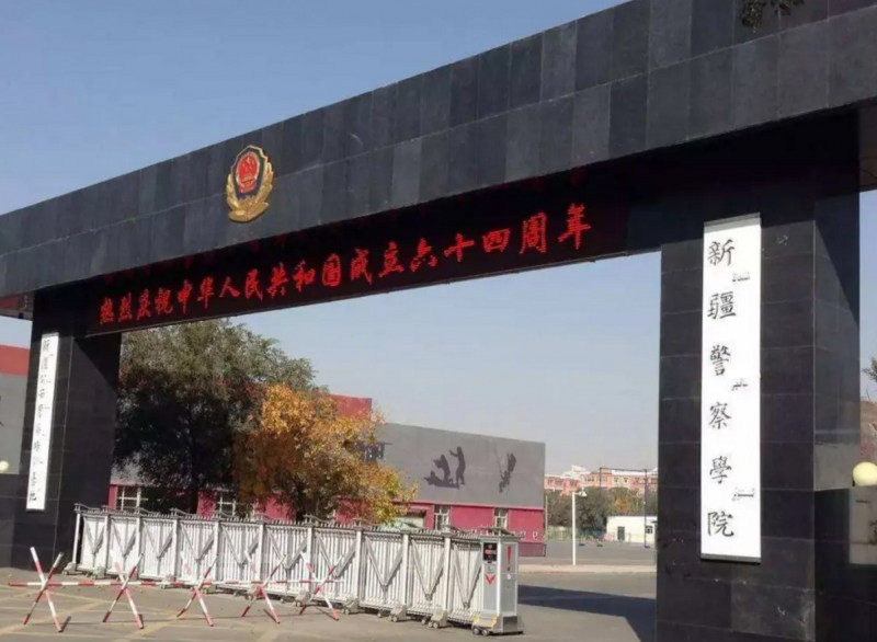 校园门口
