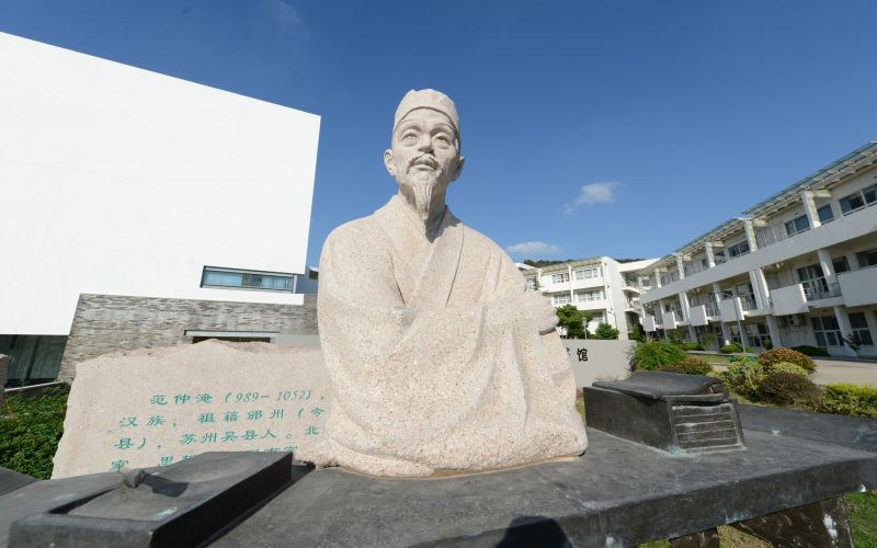 人物石像