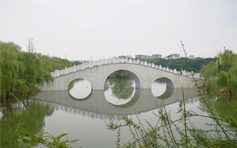 水上拱桥