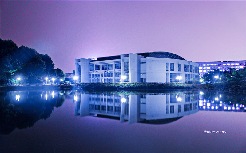 学院夜景
