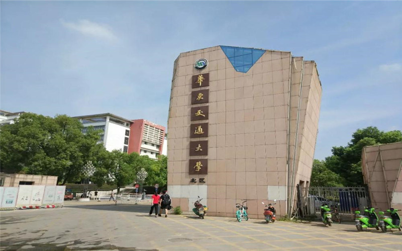 校园门口