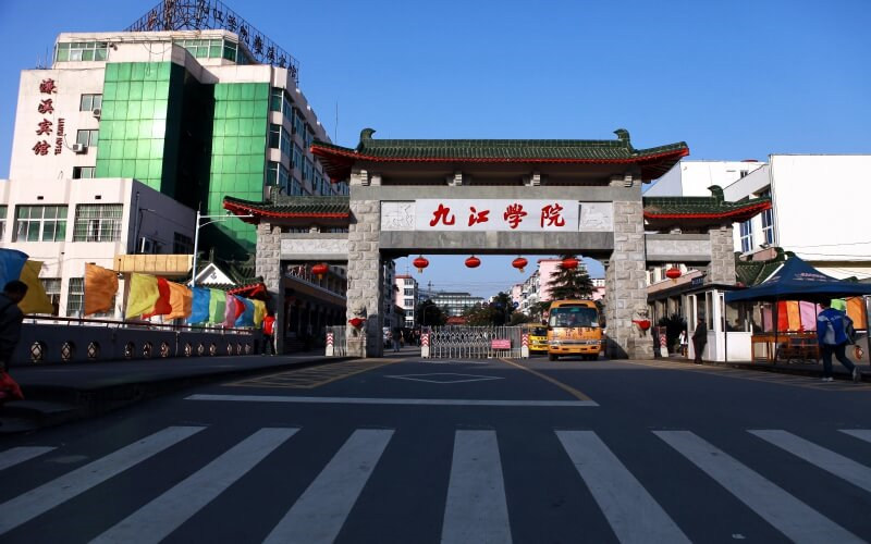 校园门口