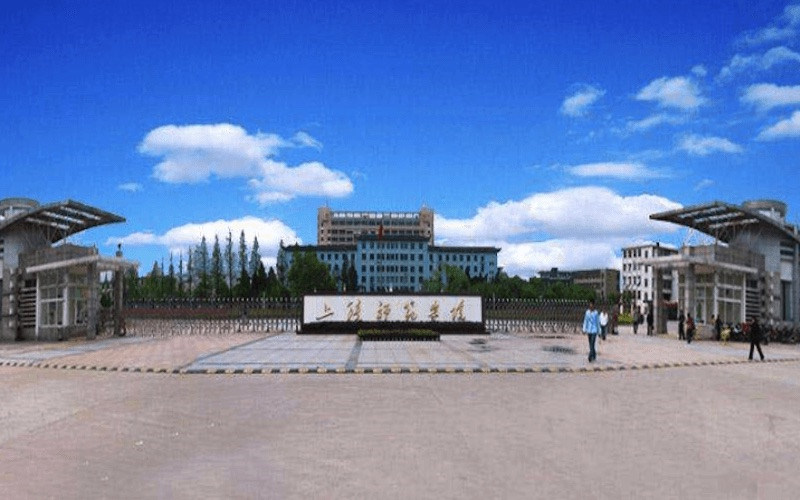 校园门口