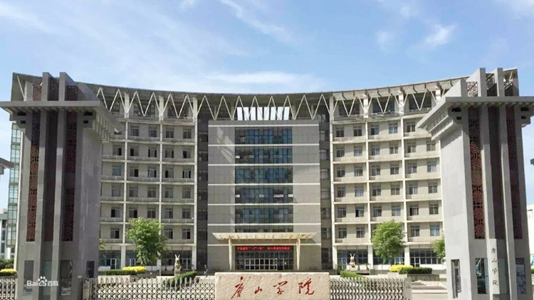 校园门口