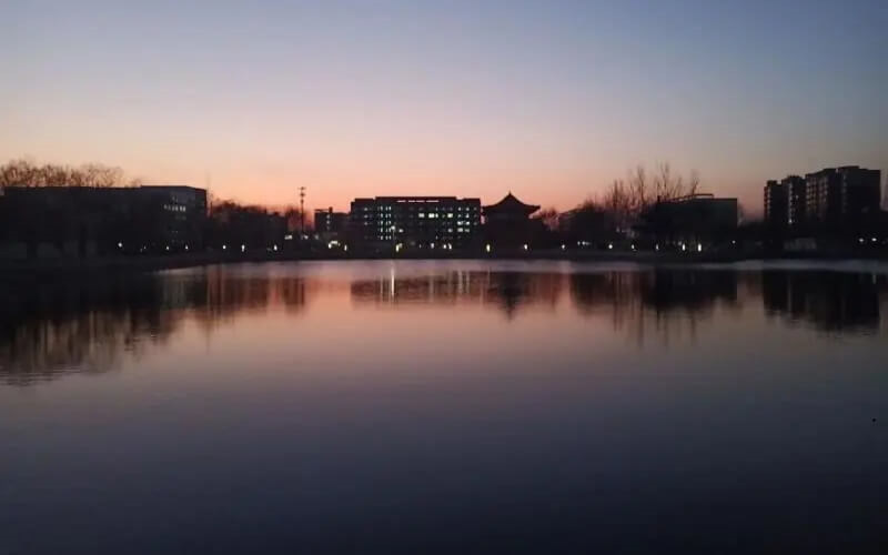 校园夜景