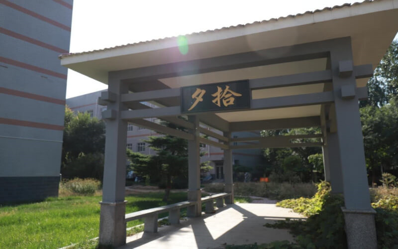 校园凉亭
