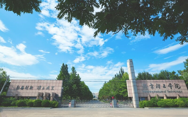 校园门口