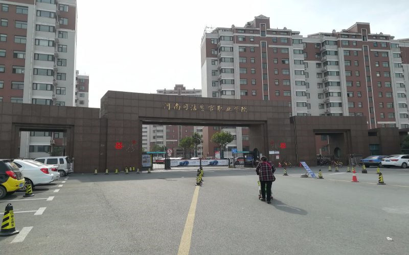 学院门口
