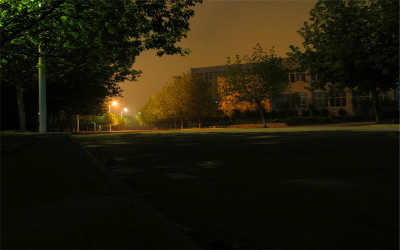 校园夜景