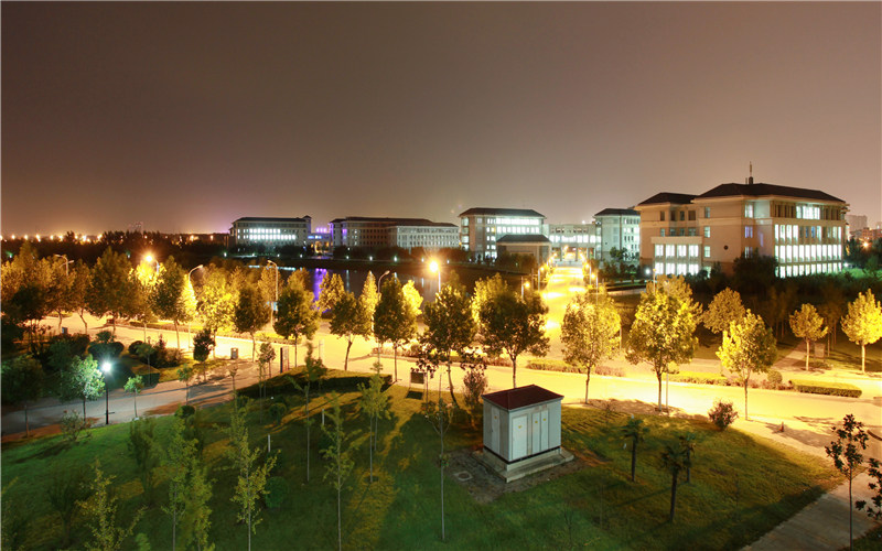 校园夜景