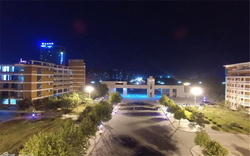 校园夜景
