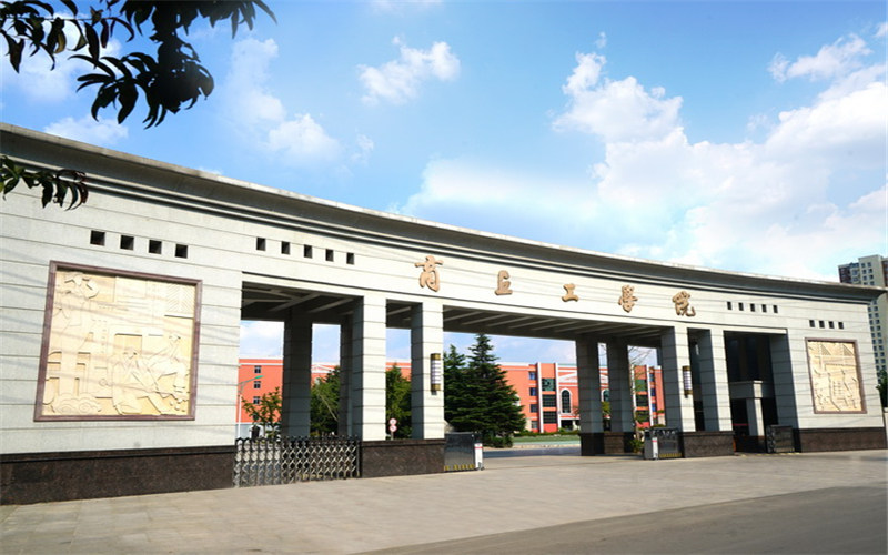校园门口