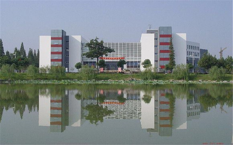 学院倒影